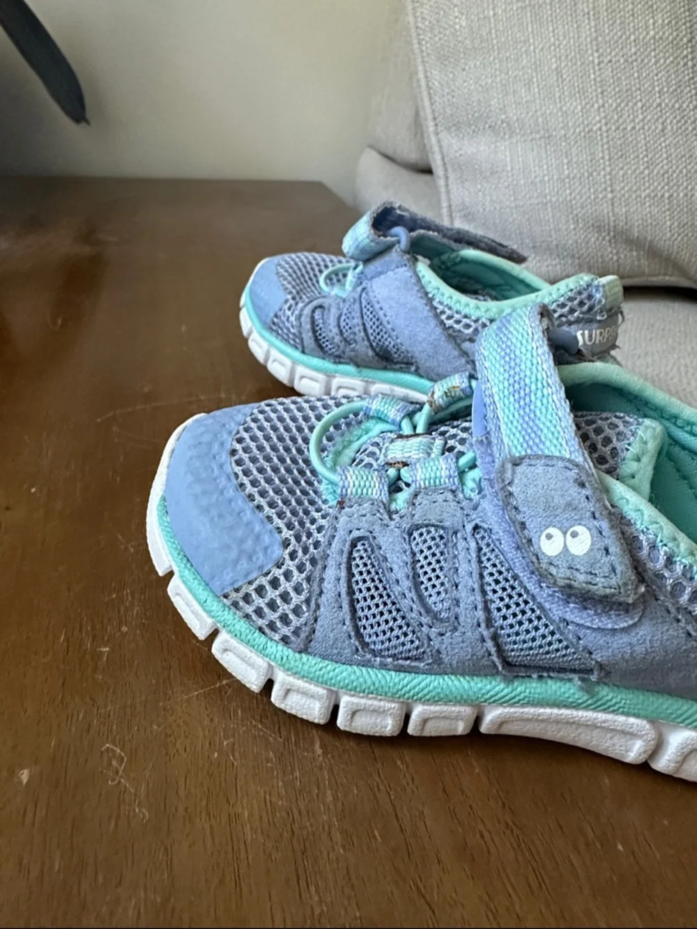 Stride right surprize water shoes Mesh in Teal and Light Blue size 6